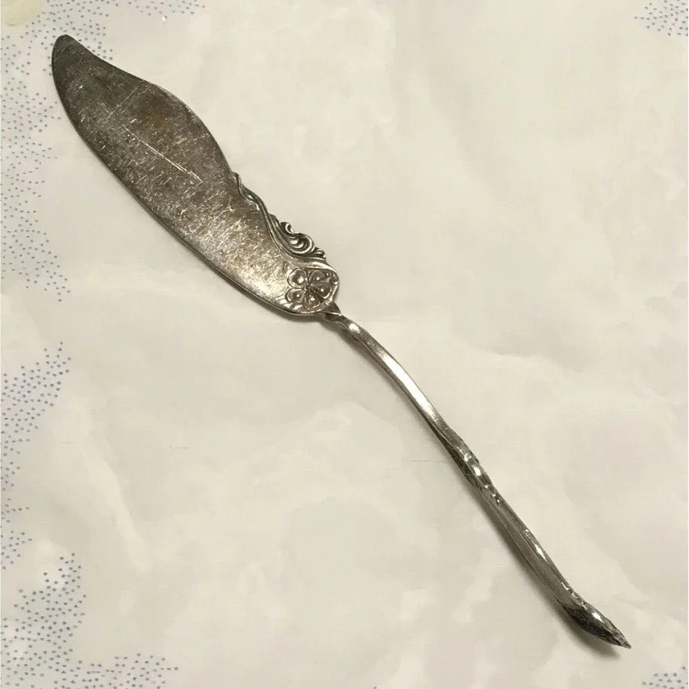 Vintage Silver Plate Master Butter Knife Rogers & Son Ornate Floral Shell 7.5
